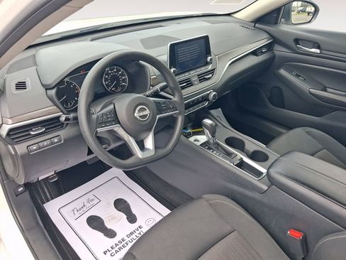 Used 2025 Nissan Altima 2.5 SV FWD image 10