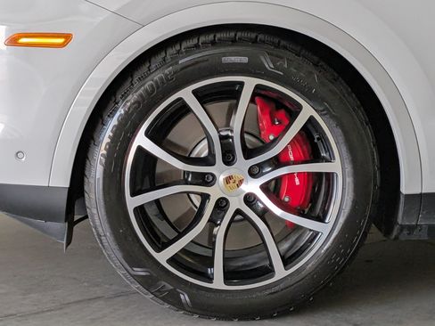 Certified 2024 Porsche Cayenne S AWD/4WD image 15