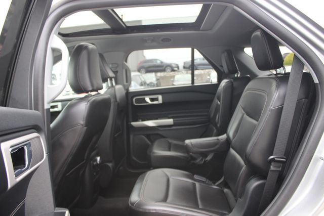Used 2021 Ford Explorer XLT w/ Equipment Group 202A AWD/4WD image 24