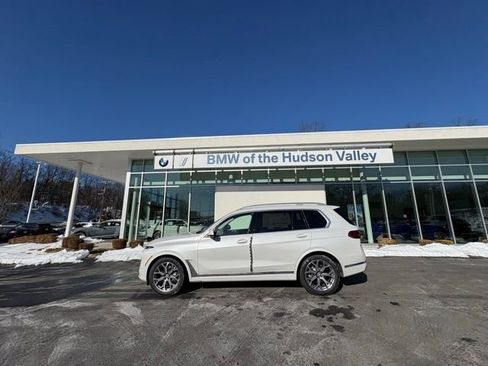 New 2026 BMW X7 xDrive40i w/ Premium Package image 1