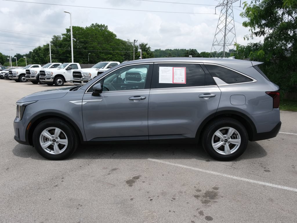 Used 2025 Kia Sorento LX FWD image 10