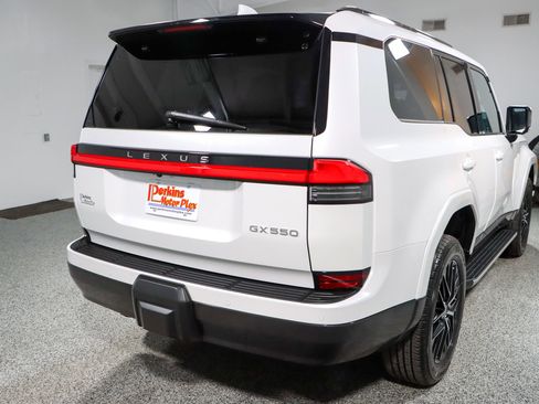 Used 2025 Lexus GX 550 w/ Accessory Package (2T) image 7