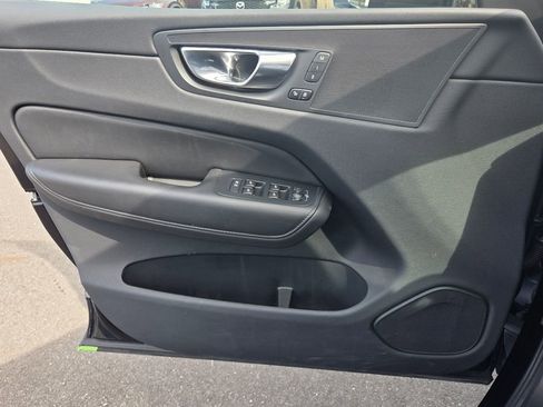 Used 2025 Volvo XC60 B5 Plus image 26