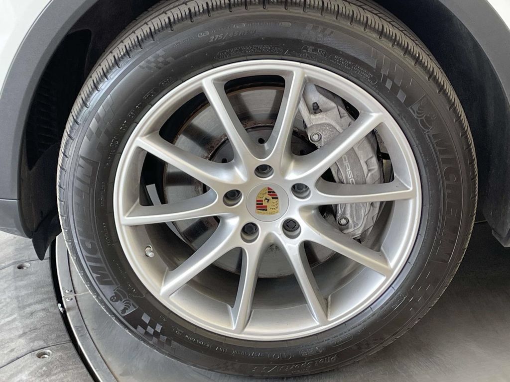 Certified 2023 Porsche Cayenne AWD/4WD image 11