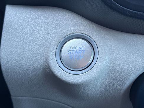 Used 2025 Hyundai Venue Limited image 23