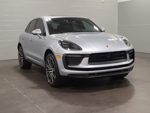 New 2026 Porsche Macan image 7