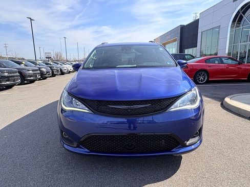 Used 2018 Chrysler Pacifica Limited FWD image 13
