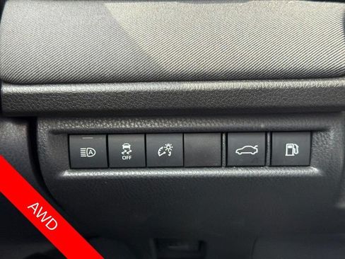 Used 2025 Toyota Camry LE AWD/4WD image 29