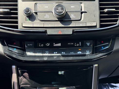 Used 2017 Honda Accord Sport image 25