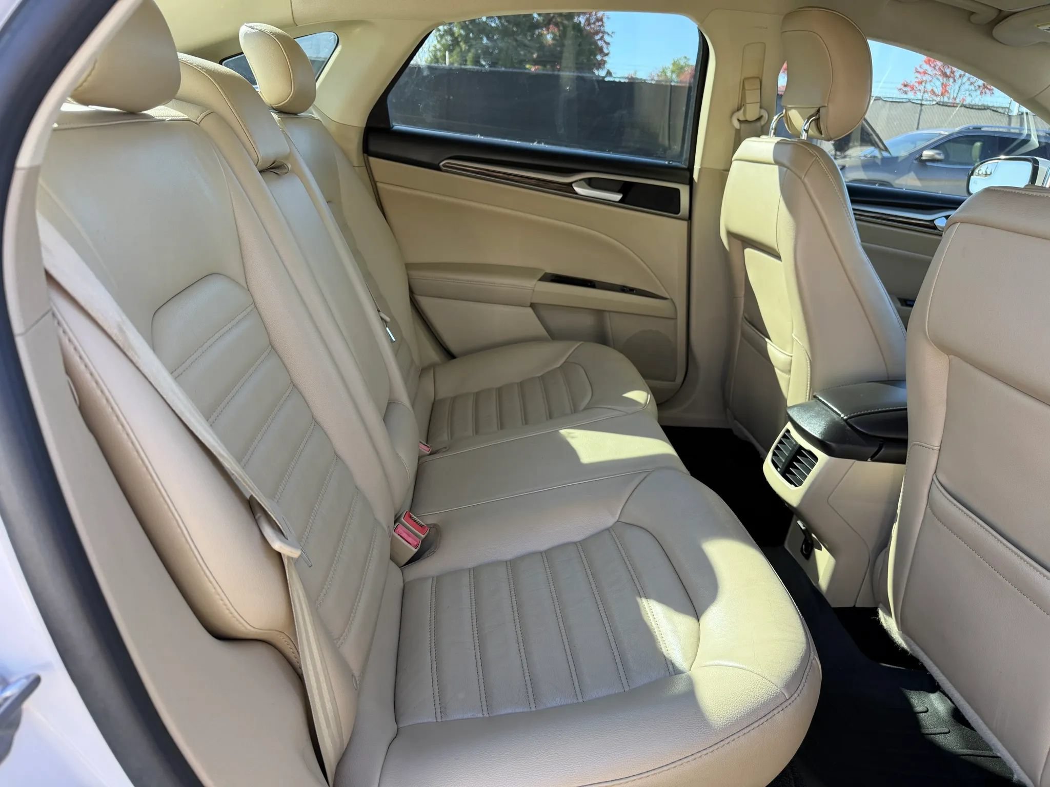 Used 2014 Ford Fusion SE w/ Equipment Group 202A FWD image 20