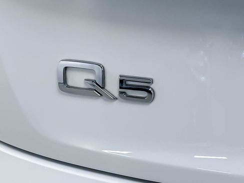 Used 2023 Audi Q5 Premium image 25