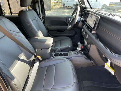 New 2025 Jeep Wrangler Sahara image 34