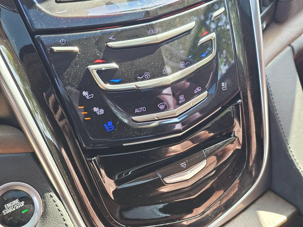 Used 2020 Cadillac Escalade Premium Luxury w/ Escalade Sport Edition AWD/4WD image 35