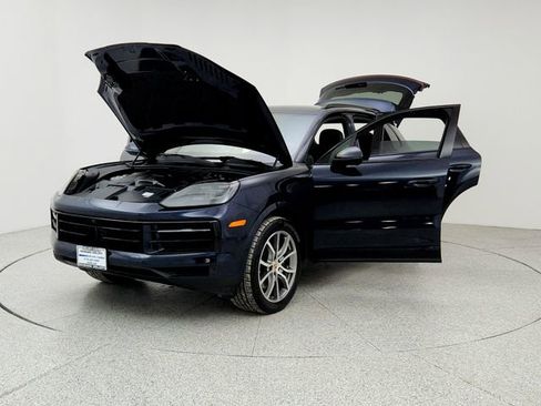 Used 2024 Porsche Cayenne image 9
