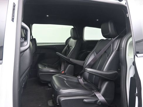 Used 2024 Chrysler Pacifica Limited FWD image 23