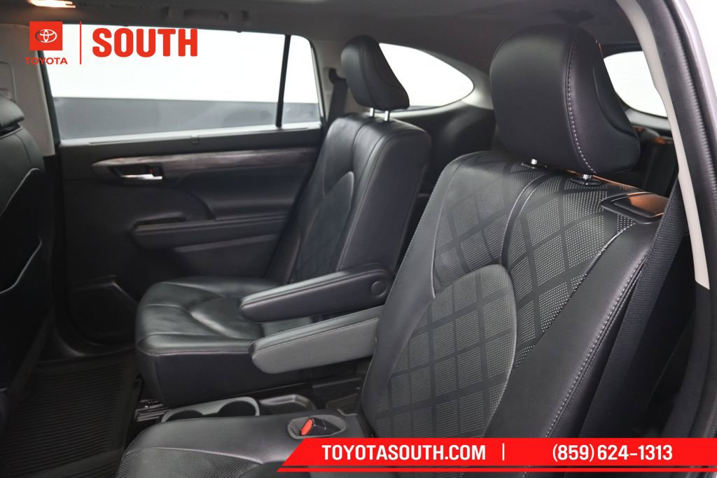 Used 2021 Toyota Highlander Platinum AWD/4WD image 26