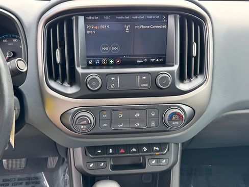 Used 2022 Chevrolet Colorado Z71 AWD/4WD image 7