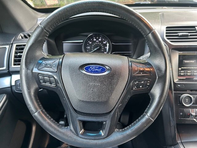 Used 2016 Ford Explorer XLT w/ Equipment Group 202A AWD/4WD image 11