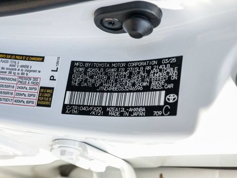 Used 2025 Toyota Corolla SE FWD image 38