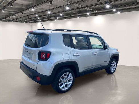 Used 2017 Jeep Renegade Latitude w/ Popular Equipment Group AWD/4WD image 7