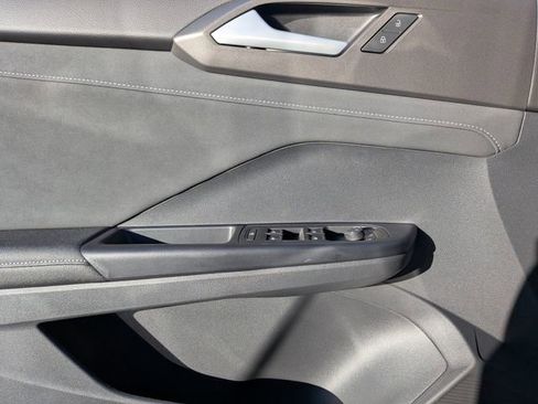 New 2026 Volkswagen Taos SE FWD image 25