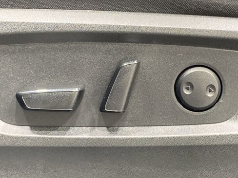 Used 2025 Nissan Pathfinder SV AWD/4WD image 12