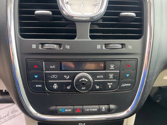 Used 2013 Chrysler Town & Country Limited w/ Luxury Group FWD image 24