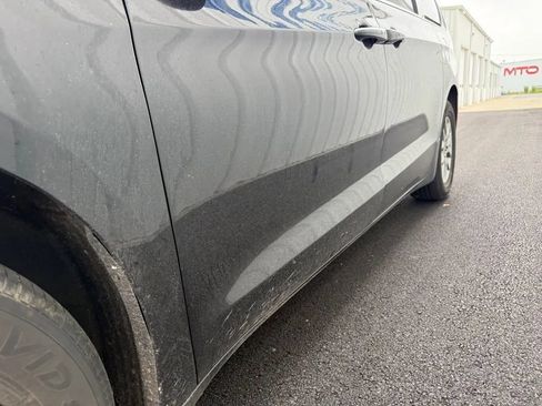 Used 2021 Chrysler Pacifica Touring w/ Cold Weather Group FWD image 5