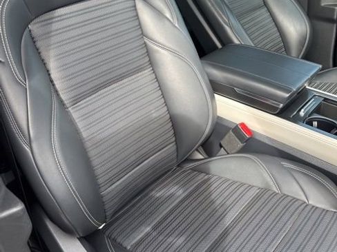 Used 2024 Lincoln Nautilus Reserve w/ Equipment Group 202A image 6