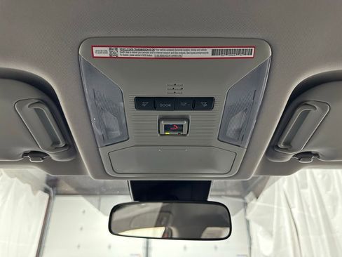 Used 2025 Toyota RAV4 XLE AWD/4WD image 40