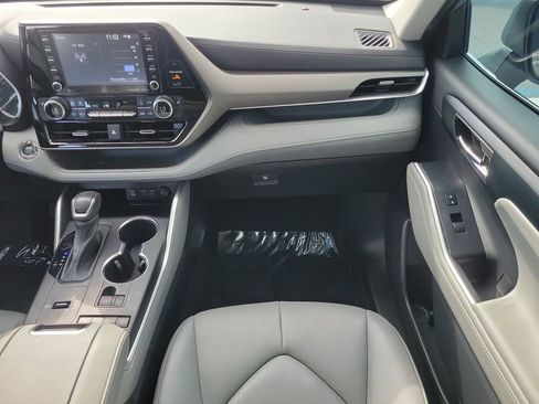 Used 2022 Toyota Highlander XLE image 13