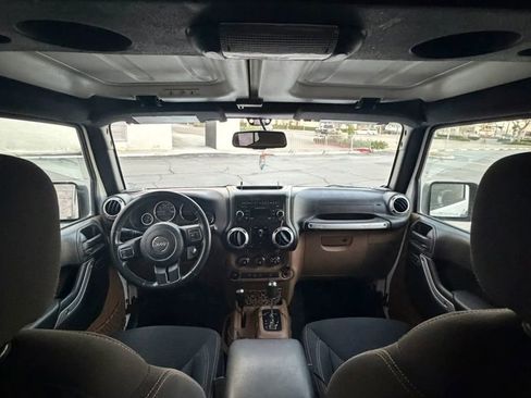 Used 2016 Jeep Wrangler Unlimited Rubicon w/ Max Tow Package AWD/4WD image 10