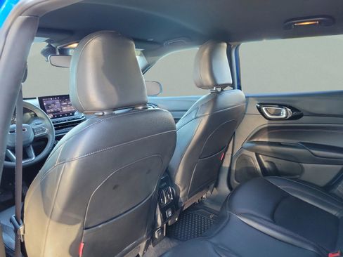 Used 2023 Jeep Compass Trailhawk image 21