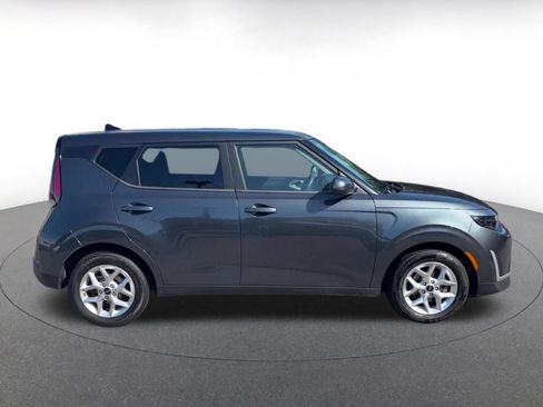 Used 2025 Kia Soul LX w/ LX Technology Package FWD image 16