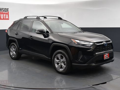 Used 2022 Toyota RAV4 XLE w/ Convenience Package AWD/4WD image 6