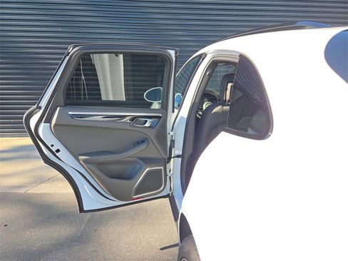 Used 2023 Porsche Macan S image 64