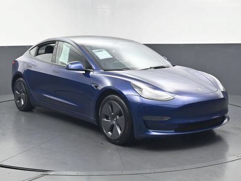 Used 2023 Tesla Model 3 Standard Range RWD image 2