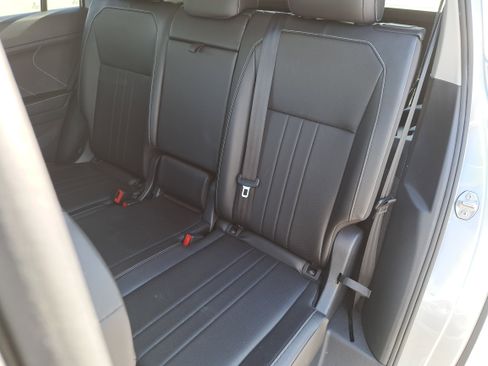 Used 2023 Volkswagen Tiguan SE w/ Panoramic Sunroof Package FWD image 14