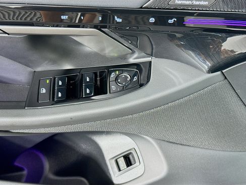 Used 2026 BMW 530i w/ Premium Package RWD image 23