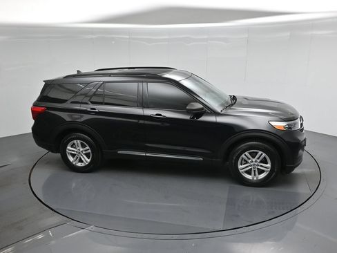 Certified 2024 Ford Explorer XLT RWD image 47