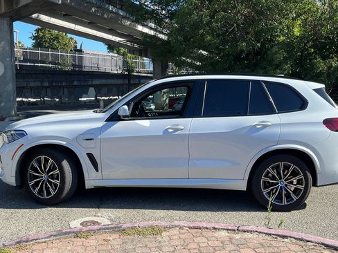 Used 2022 BMW X5 xDrive45e w/ M Sport Package AWD/4WD image 2