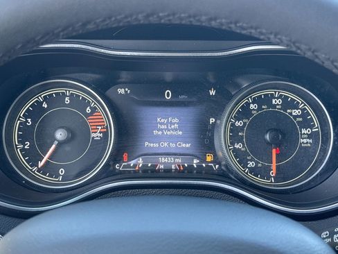 Used 2023 Jeep Cherokee Altitude Lux AWD/4WD image 26