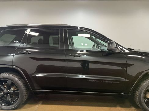 Used 2020 Jeep Grand Cherokee Altitude AWD/4WD image 32
