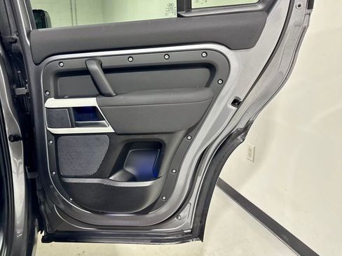 Used 2022 Land Rover Defender 110 S image 32