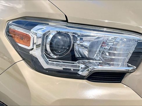 Used 2017 Toyota Tacoma TRD Off-Road w/ Tow Package (A/T) AWD/4WD image 26
