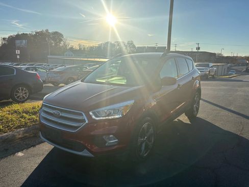 Used 2017 Ford Escape SE w/ SE Leather Comfort Package FWD image 4
