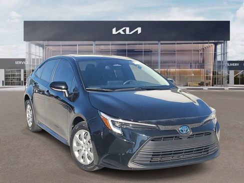 Used 2023 Toyota Corolla LE image 1