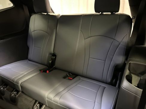 Used 2023 Buick Enclave Essence w/ Experience Buick Package FWD image 24