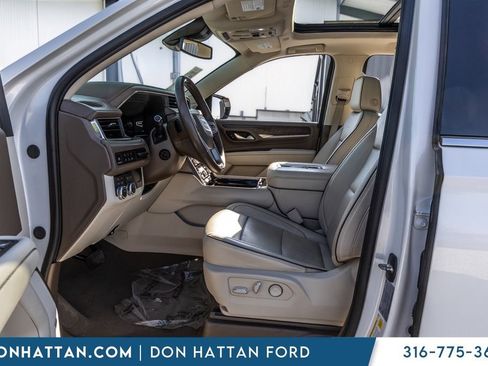Used 2024 GMC Yukon XL Denali AWD/4WD image 4