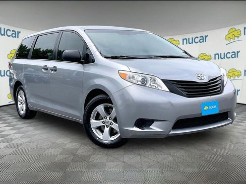 Used 2017 Toyota Sienna L FWD image 1